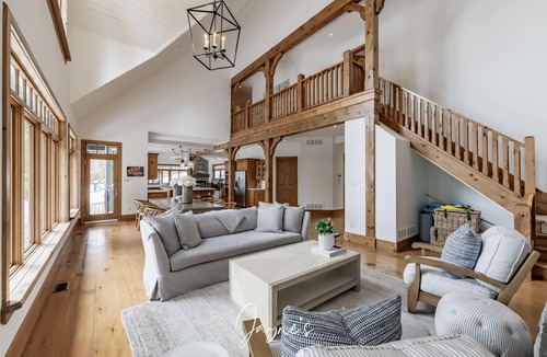 Bala Cottage | Beautiful 6 bed 5 bath cottage on Lake Muskoka with Boathouse