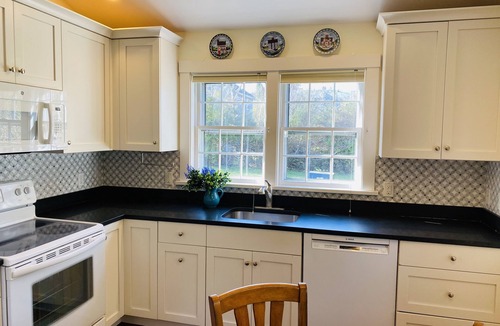 Nantucket Town Cottage | BEAUTIFUL COTTAGE on ORANGE ST, WALK TO MAIN STREET!