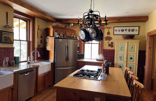Mulmur Other | Beautiful farmhouse in the rolling hills of Mulmur 1.5 hrs north of Toronto