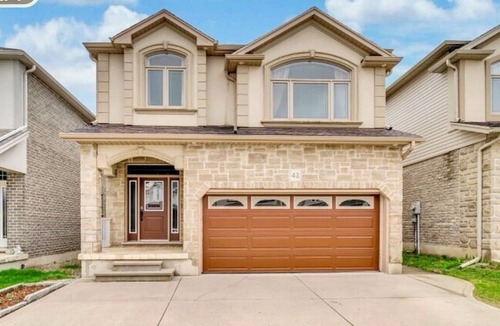 Highland West House | Big house for the big family! 6 bedrooms and 3.5 bathrooms.