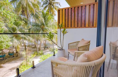 Dharavandhoo Hotel | Biosphere Beach