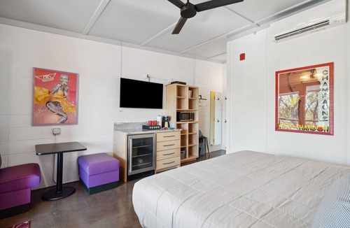 Folly Beach Hotel | Boutique Vera Hotel Room 402: King Room in the Heart of Folly Beach
