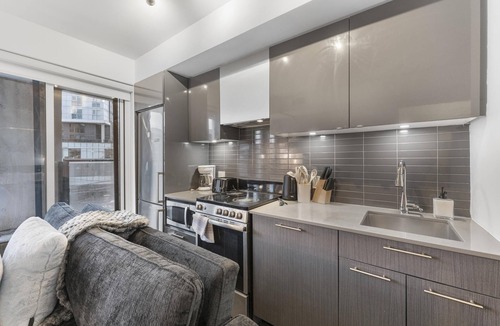 Downtown Toronto Hotel | Bright & Comfortable 2BR Stay with Sofa Bed. Close to Everything!