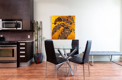 South Hill Condo | Bright loft one bedroom with den, steps to subway, Casa Loma and Yorkwille