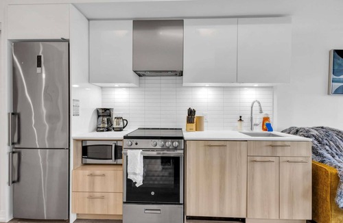 Garden District Hotel | Bright & Modern 2BR in the Heart of Toronto