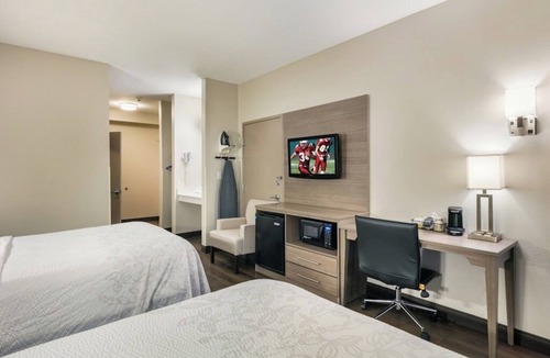 Saugus Hotel | Bright & Modern Space Perfect for Families or Pet Owners Near Fenway Park