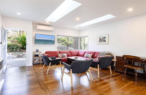 Macmasters Beach House | Bush Setting With Easy Walk To Beach