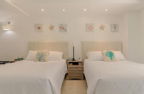 Zona Hotelera Apartment | Cancun Hotel Zone -2 BR Beachfront, Bright and Spacious