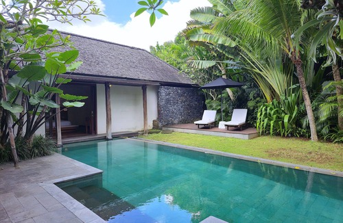 Berawa Villa | Centally located three bedroom private villa for 8 person in Canggu