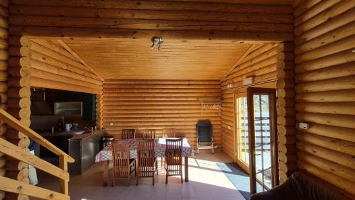 Chateauroux-les-Alpes Apartment | CHALET JACUZZI PRIVE, TERRASSE et VUE MONTAGNE DANS CAMPING 3 ETOILES