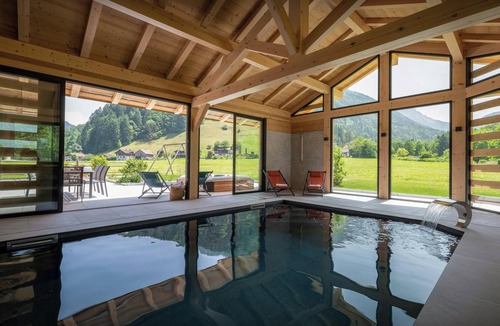 Thones Ski Chalet | Chalet Julena - modern ski chalet for 12, sauna & games room - OVO Network