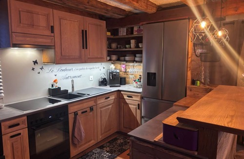 Lauenen Bei Gstaad Apartment | Charmant appartement pouvant accueillir jusqu'à 10 personnes (un canapé-lit au salon) situé dans la
