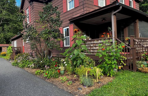Lenox Dale Apartment | Charming 1-bedroom apartment in wonderful Lenox Dale