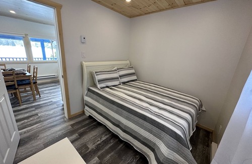 Utterson Cottage | Charming 2-bedroom cottage by the water