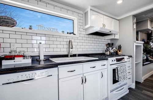 Kingsville Cottage | Charming Cottage on Lake Erie for an Unforgettable Kingsville Getaway in Ontario
