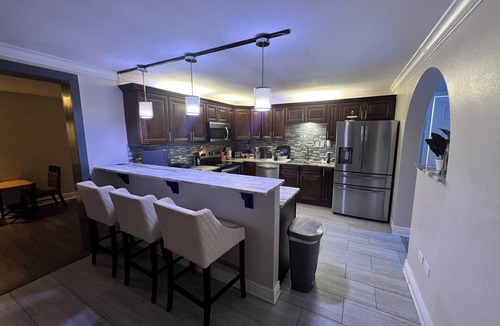 Lafayette Hotel | Charming King Studio Suite in Lafayette with High-Speed WiFi & More!