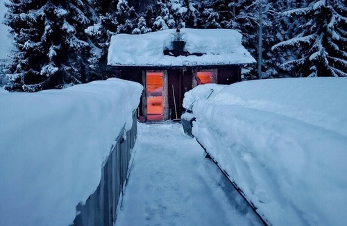 Torpshammar House | Charming lakeside cabin in the heart of Sweden