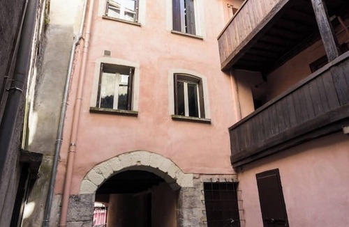 Secteur 2 Apartment | Charming studio under the roof in Grenoble city center