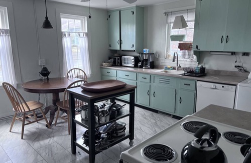 Williamsburg House | Charming, updated 3 bedroom farmhouse farm stay.
