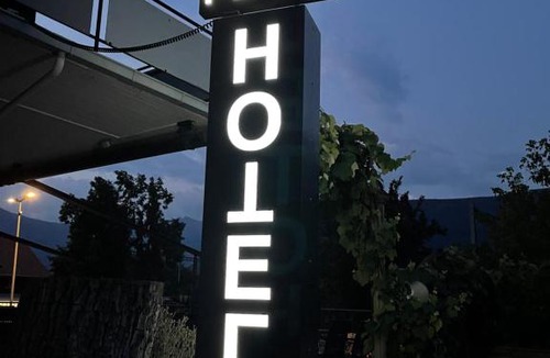 Ausserberg Hotel | Check-in 24-7 ohne Frühstück gratis Parkplatz