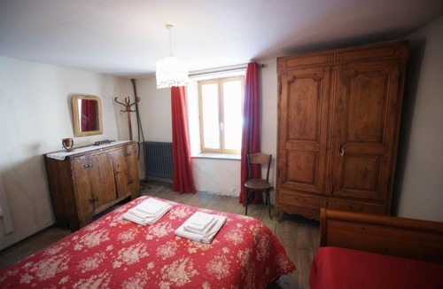 Villar-d'Arene House | Chez Jean Pierre - Room 3pers in a 17th century house - n 7