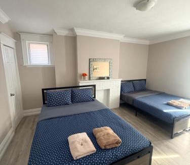 Wellington Place House | Clarens Suite Toronto - Private Washroom, Onsite Parking, Direct Transit to CN Tower, Toronto FC Games, Rodgers Centre