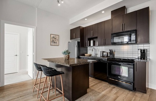 Church and Wellesley Hotel | Comfort Stay - 2BR Suite - Free Parking - CN Tower View