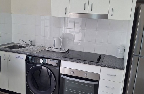 Bomaderry Apartment | Comfortable and conveniently located studio apartment one double bed