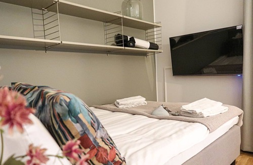 Hallonbergen Apartment | Comfortable Studio Apartment Garden View By City Living - Umami