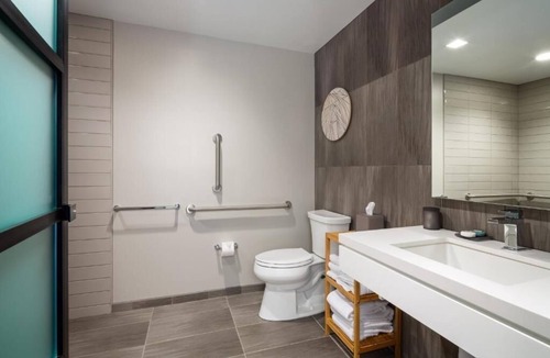 Logan Square Hotel | Comfortable Suite Near Liberty Bell, Pets Stay Free, with Swimming Pool