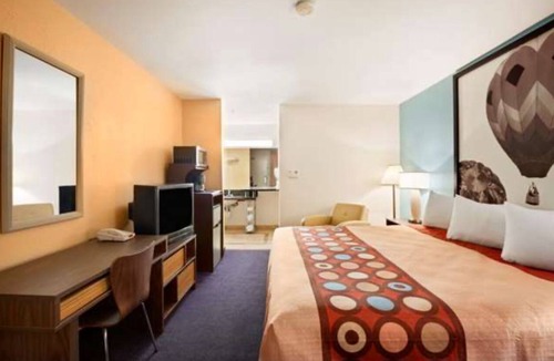 Indio Hotel | Comfortable Super 8 Hotel Suites with Pool and BBQ Area in Indio, Near Coachella