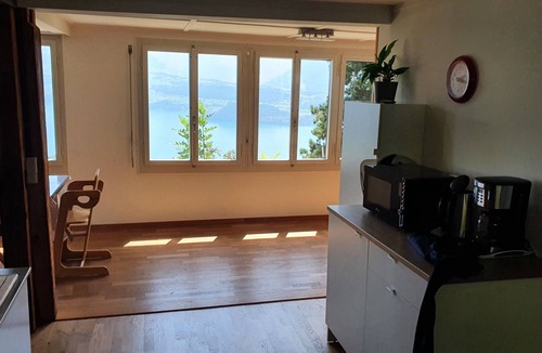 Goldiwil Ski Chalet | Comfortable vacation home overlooking Lake Thun and the Alpine chain