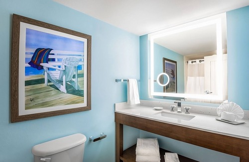 Osage Beach Hotel | Convenient Location! Onsite Pool, Free Parking, Near Jolly Mon Indoor Water Park
