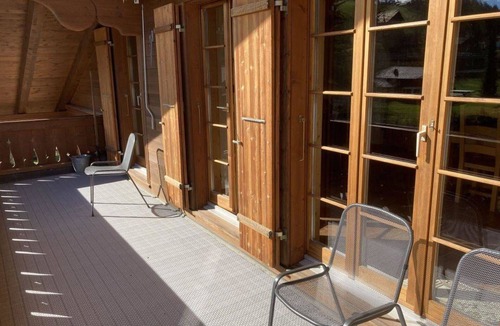 Saanenmoeser Apartment | Cosy apartment for 6 people with WIFI, TV and balcony