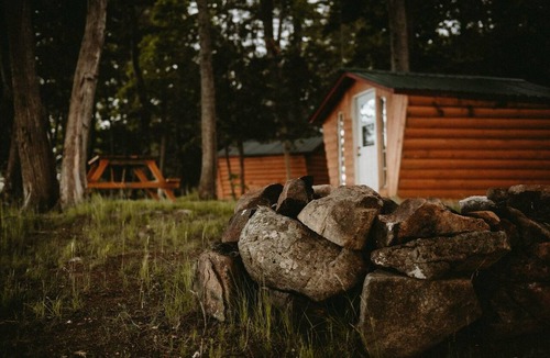 Killaloe Cabin | Couples Glamping Cabin for Nature Getaway on Golden Lake