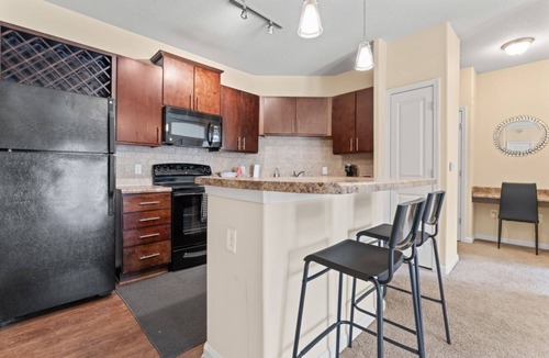 Executive Park Apartment | Cozy 1-bedroom apartment in delightful Charlotte with WiFi, AC, fitness room