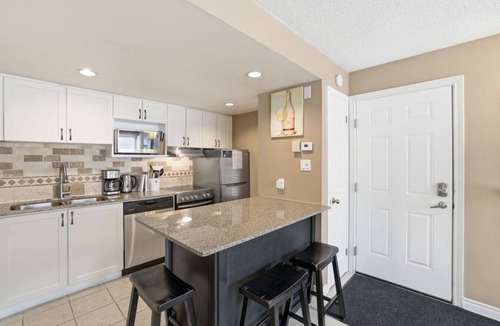 Craigleith Condo | Cozy Creek Retreat: Pool, Hot Tub, Tennis!