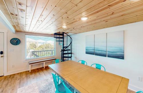 Cape San Blas House | Cozy Gulf-View Beach House with Foosball Patio AC & washer&dryer - Pets Welcome