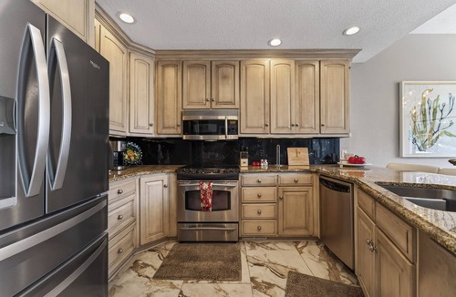 Village of Four Seasons House | Crocker Cove - Stunning 6 bedroom lakefront house