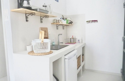 Parikia Apartment | Cycladic studio, 2 people with balcony in Parikia: 300m from Livadia-Beach