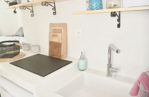 Parikia Apartment | Cycladic studio, 2 people with balcony in Parikia: 300m from Livadia-Beach