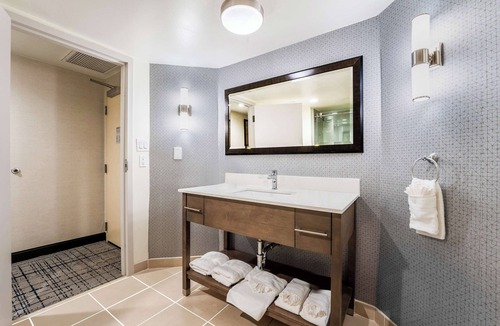 Executive Park Hotel | DoubleTree by Hilton South Charlotte Tyvola