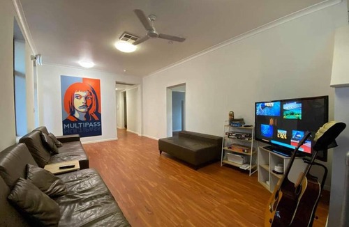 East Perth Hostel | Downtown Backpackers Hostel Perth - note - Valid Passport required for check in