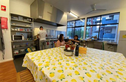 East Perth Hostel | Downtown Backpackers Hostel Perth - note - Valid Passport required for check in