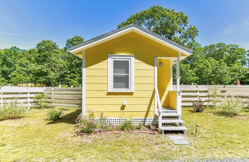 North Eastham Apartment | Dreamy Cottage for Two! Close to Beaches!