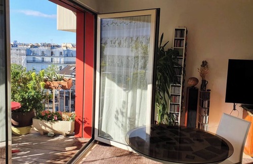 Batignolles Apartment | EIFFEL SIGHTSEEING FOR 2 WITH CAR OPTION