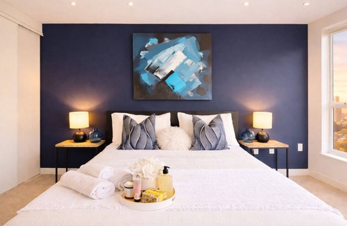 Wellington Place Hotel | Elegant 2BR Downtown Toronto Retreat Near Top Attractions