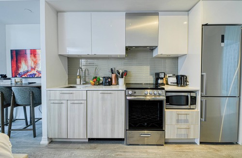 Church and Wellesley Hotel | Elegant Toronto Studio w/Sofa Bed in a Prime Location. Stay in Style!