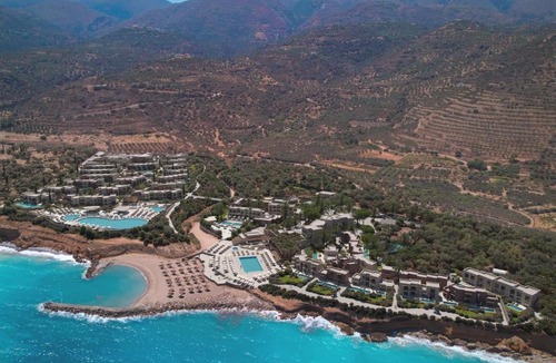 Pefki Resort | Ella Rocrita