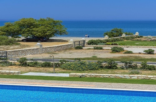Rapaniana Villa | Emerald Villa - Four Bedroom Villa, Sleeps 8